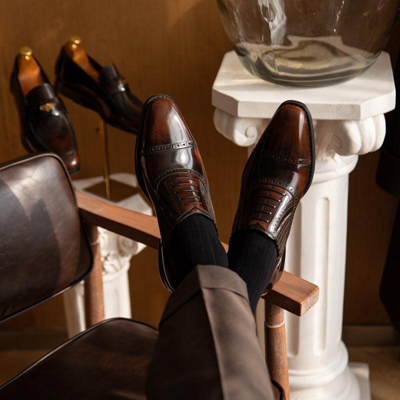 Indulge in Opulence: The Epitome of Refinement, These Cowhide Commuting Formal Shoes Redefine Luxury with Every Step.