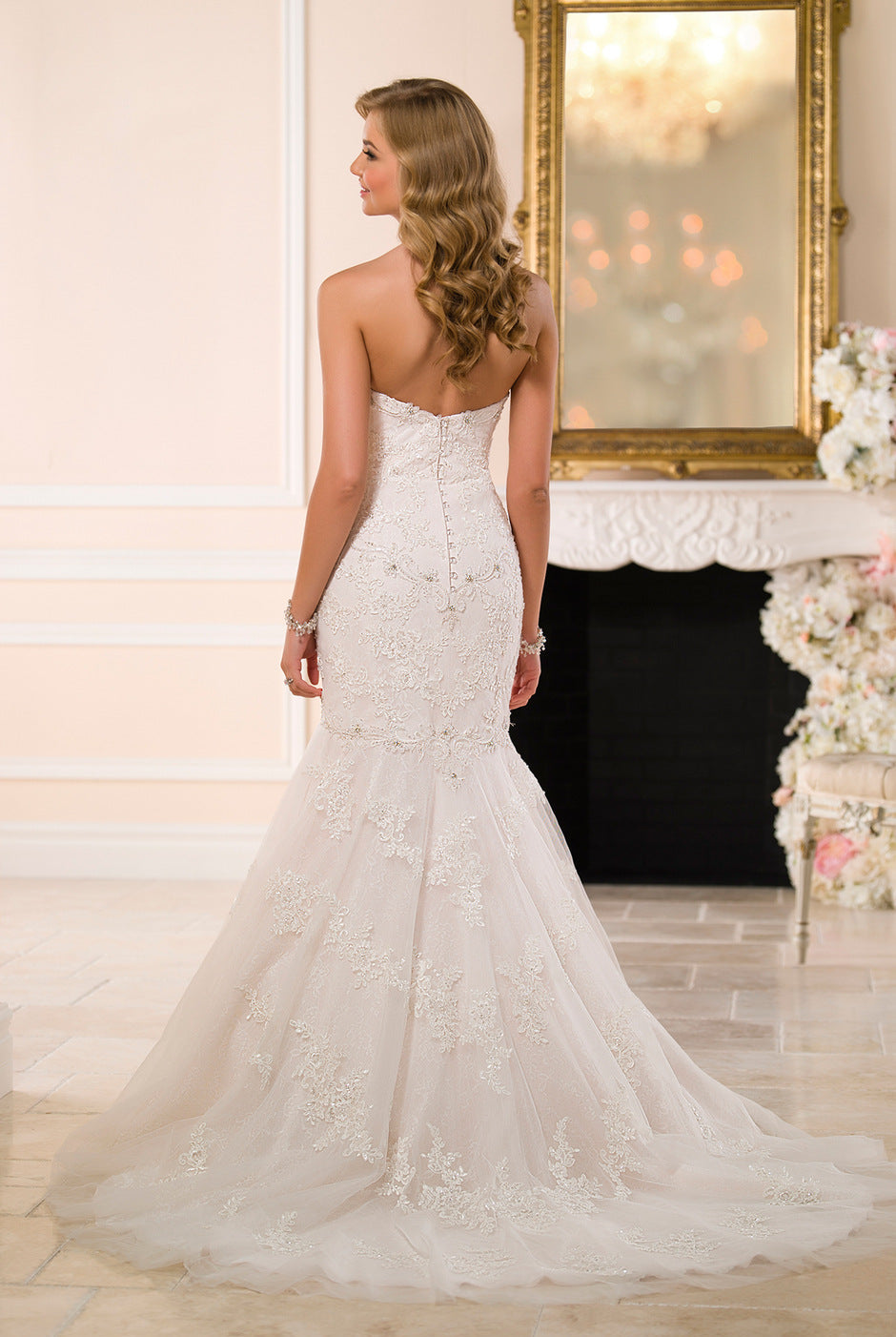 Trailing wedding dress tube top lace wedding dress