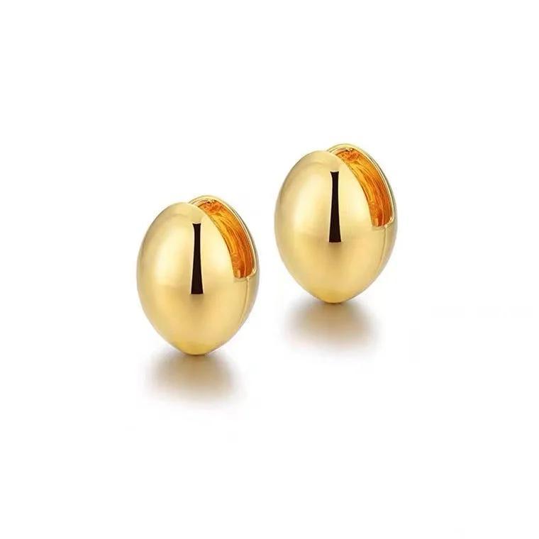 18K Gold Earrings featuring intricate design & superior craftsmanship.