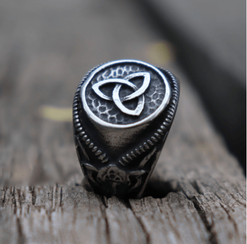 Embrace a sense of dominance with our vintage men's ring, a bold and commanding piece of jewelry. - Bloomjay