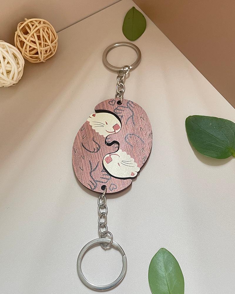 Add a touch of creativity to your accessories with our Simulation Wooden Couple Otter Keychain, a charming and unique accessory.