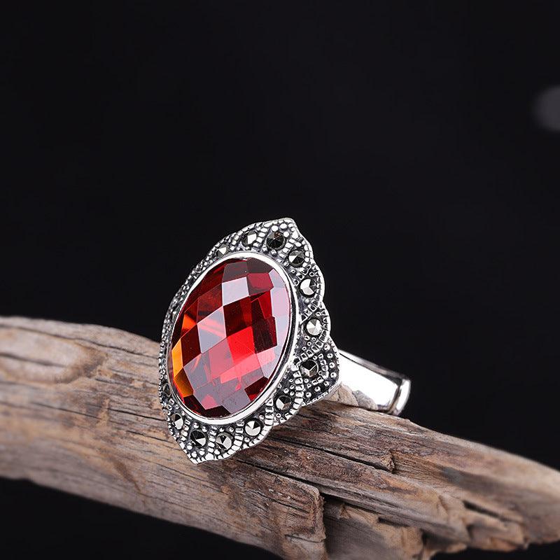 Adorn your hands with elegance using our S925 silver handpiece, a refined jewelry piece tailored for women.