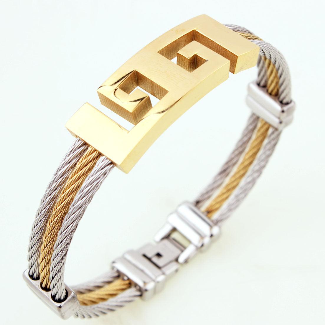 Adorn your wrist with our Three-Ring Wire Braided Hemp Rope Bracelet, a stylish and trendy accessory.