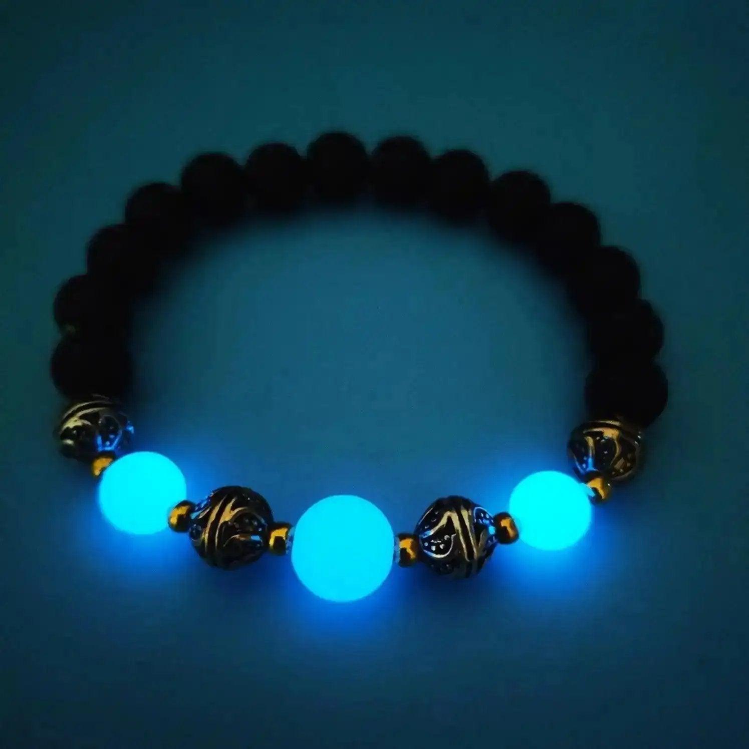 Bracelet: Adorn your wrist with this luminous and beautiful beaded accessory, perfect for stylish women.