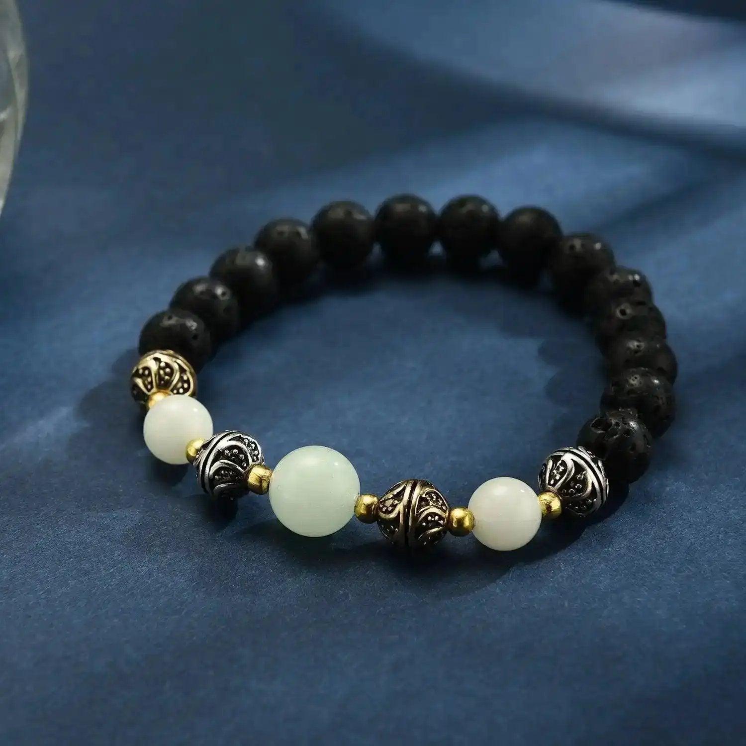 Bracelet: Adorn your wrist with this luminous and beautiful beaded accessory, perfect for stylish women.