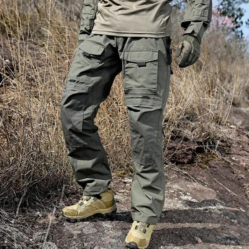 Camouflage Suit: Men's Frog Clothing for Spring and Autumn Training.