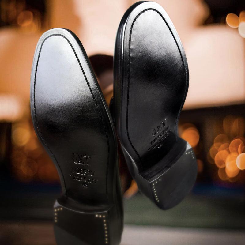 Crafted Excellence: Handmade Leather Shoes for the Discerning Gentleman's Business Attire.