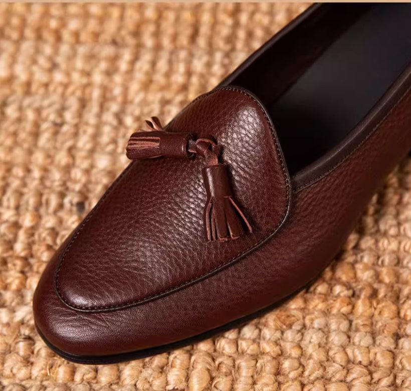 Elevate Your Style: Impeccably Crafted Tassel Casual Shoes, the Epitome of Sophistication for Spring and Summer Escapades.