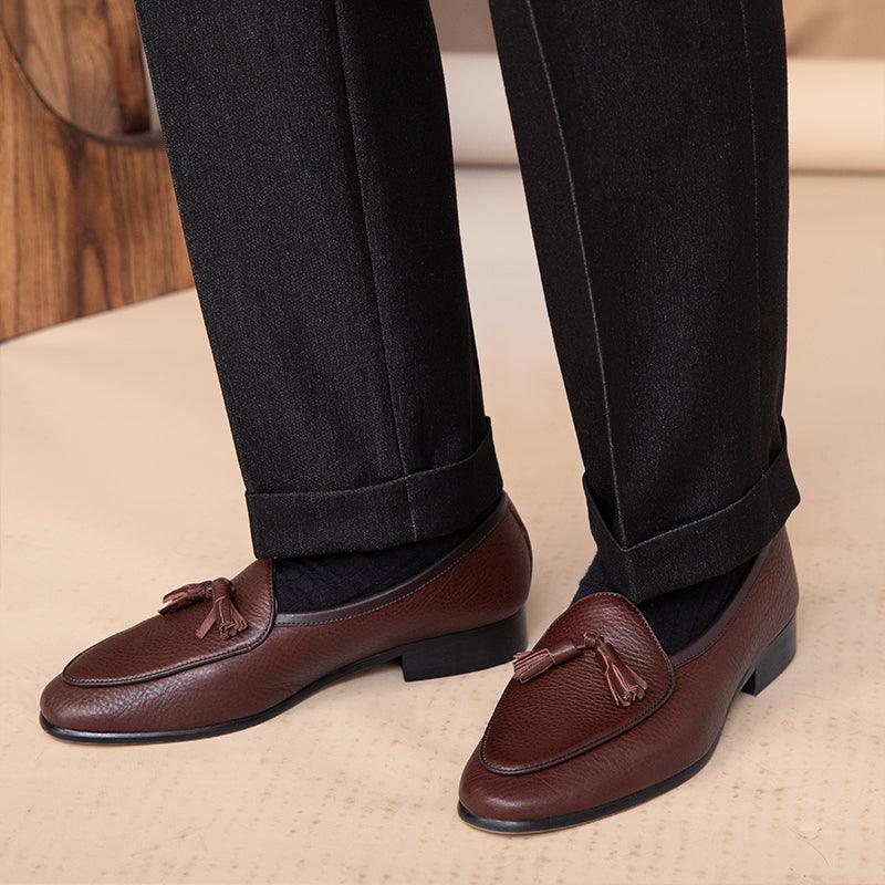 Elevate Your Style: Impeccably Crafted Tassel Casual Shoes, the Epitome of Sophistication for Spring and Summer Escapades.