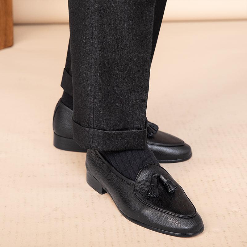 Elevate Your Style: Impeccably Crafted Tassel Casual Shoes, the Epitome of Sophistication for Spring and Summer Escapades.