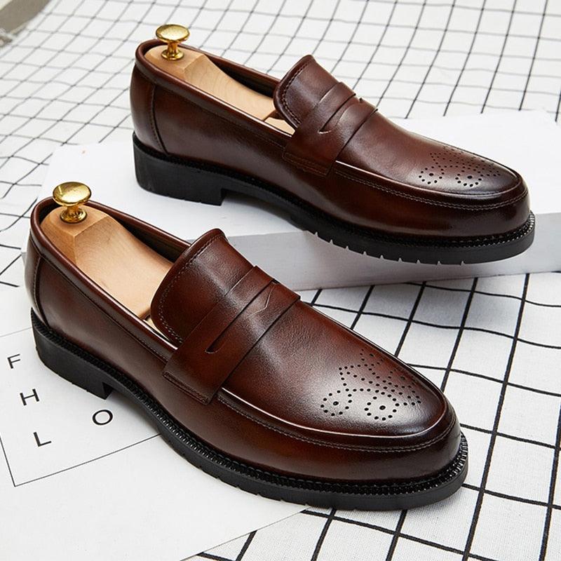 Elevate Your Wardrobe: Formal Leather Shoes for Discerning Businessmen.