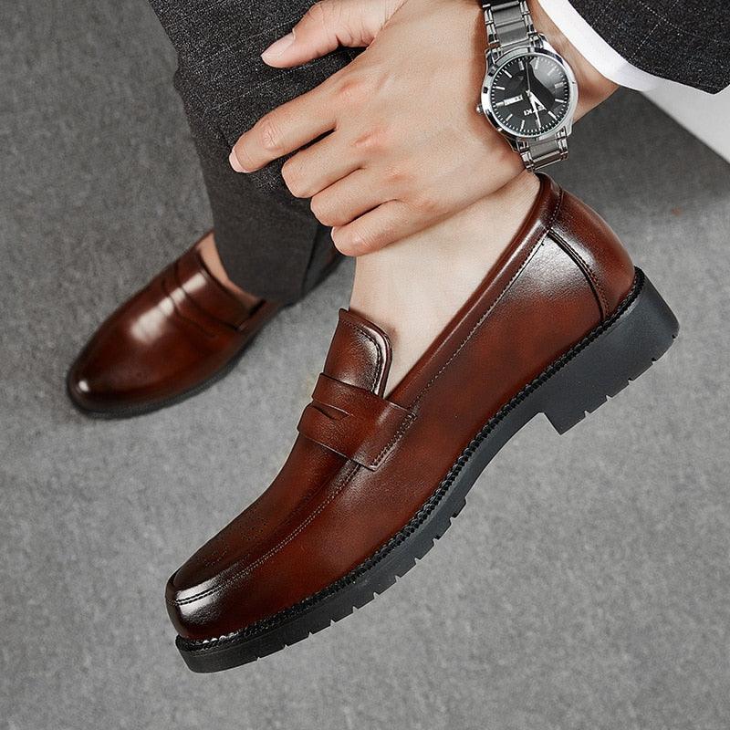 Elevate Your Wardrobe: Formal Leather Shoes for Discerning Businessmen.