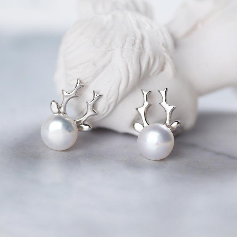 Enhance your elegance with our S925 silver pearl earrings, a refined jewelry choice for a touch of sophistication.