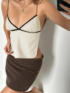 Exclusive linen lace-up vest with a chest-wrapped design and backless style.