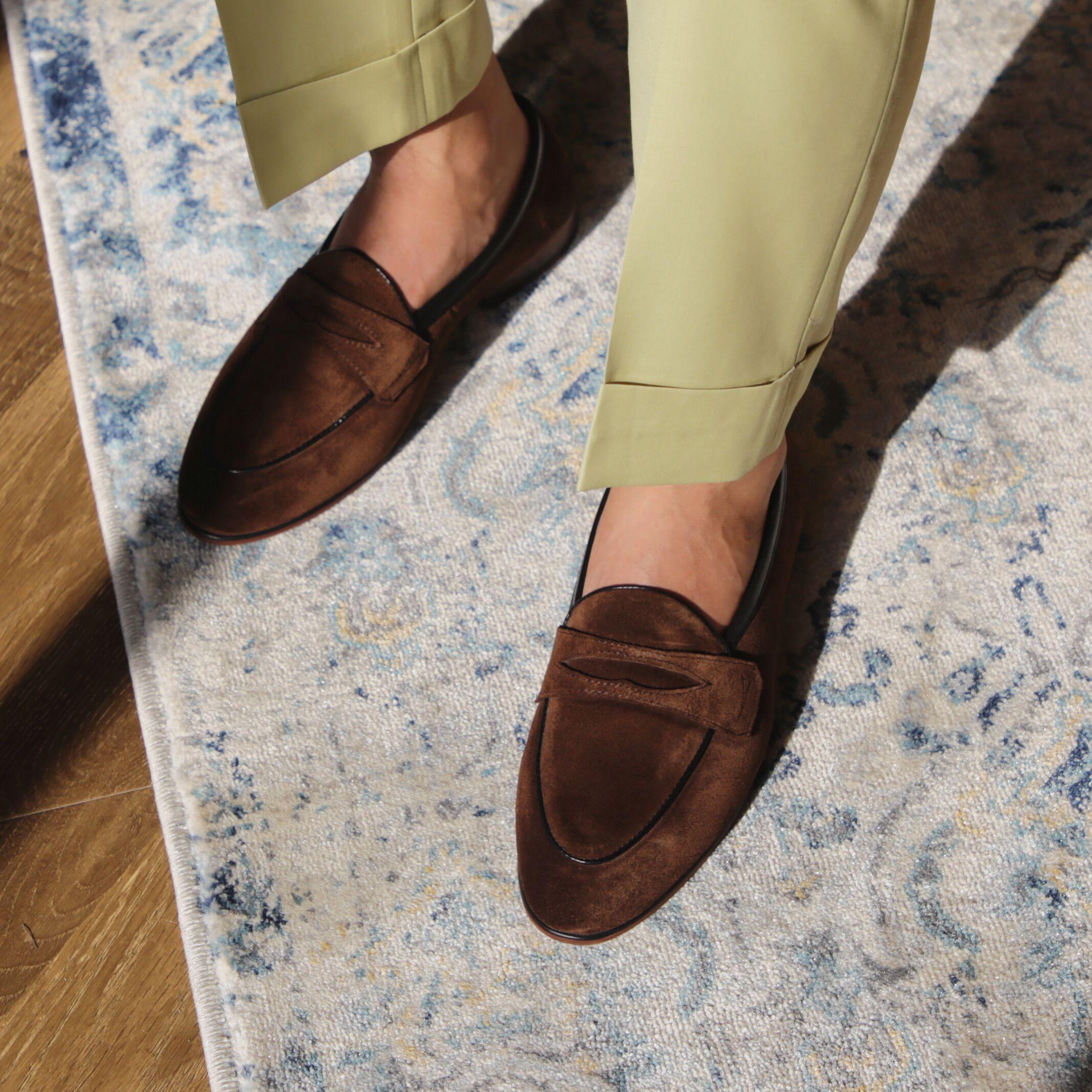 Exquisite Elegance: British Style Men's Suede Shoes with Square Toe, the Epitome of Luxury and Sophistication.