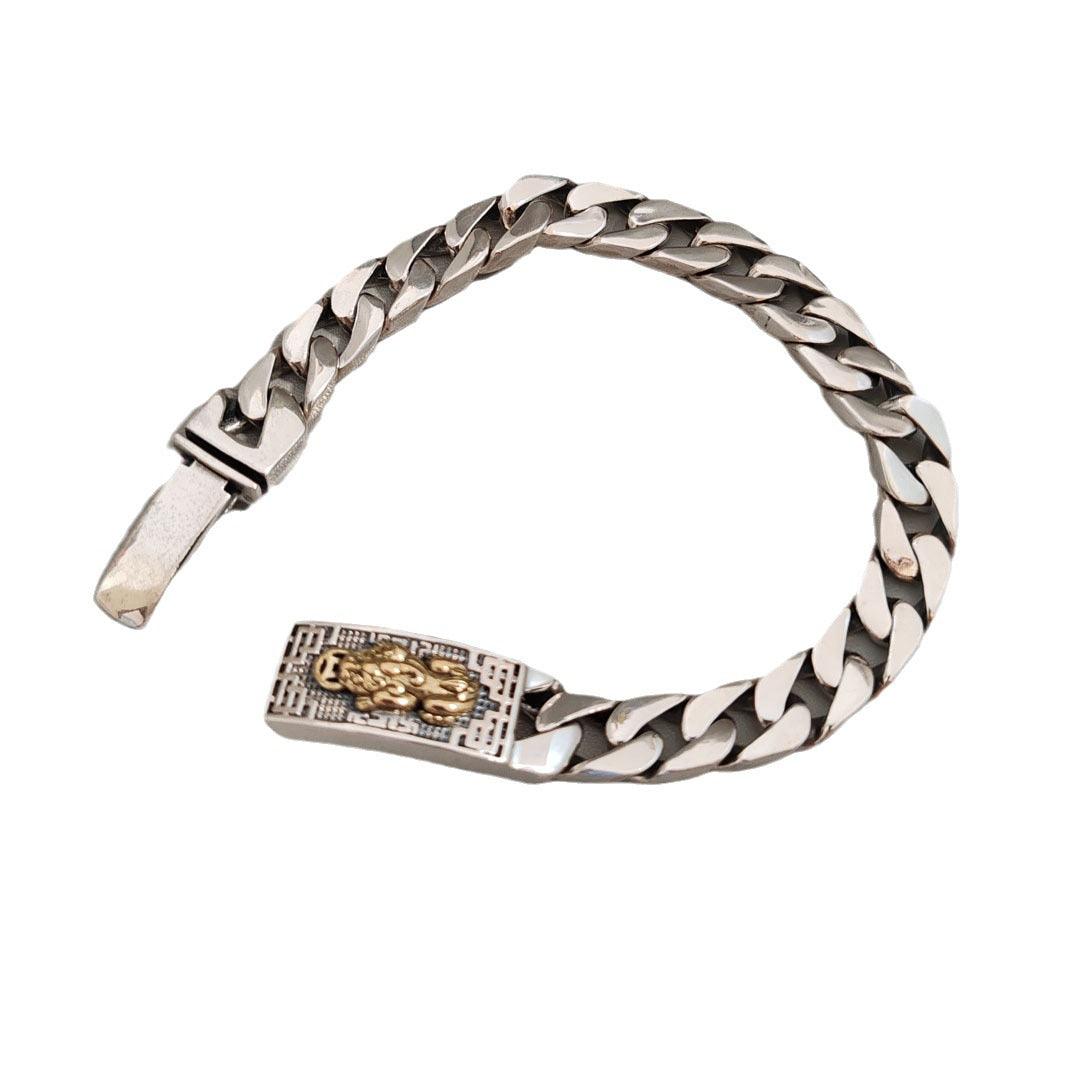 Introducing our S925 silver Cuban bracelet, a stylish piece of jewelry designed for both men and women.