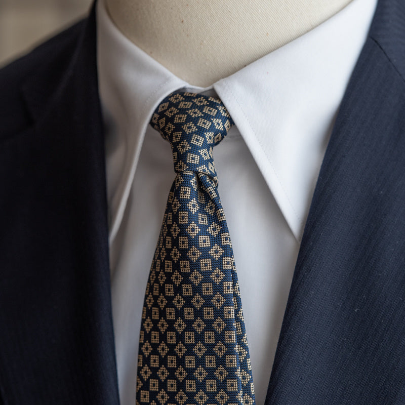 Italian Banquet Gentleman’s Tie. Casual yet refined, perfect for formal events.