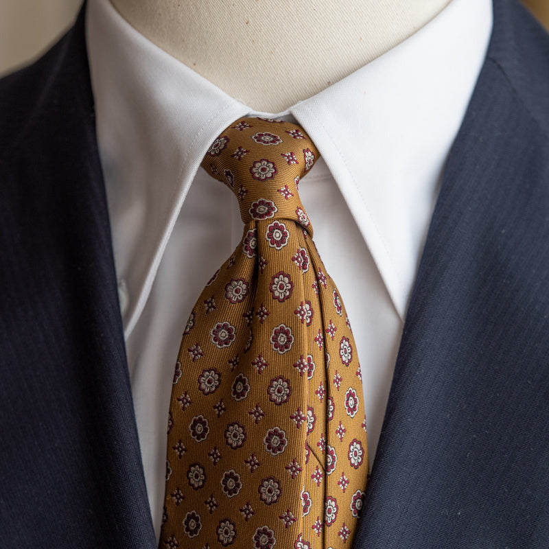 Italian Banquet Gentleman’s Tie. Casual yet refined, perfect for formal events.