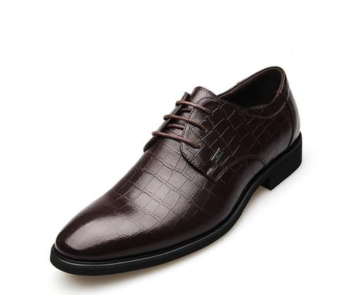 Luxurious Genuine Leather Men's Dress Shoes, Exuding Opulence and Elegance.