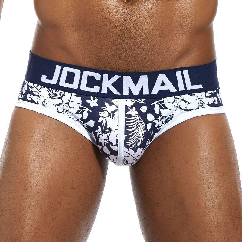 Men's printed cotton underwear: Combining style with comfort for a sexy and cozy fit.