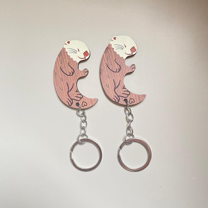 Add a touch of creativity to your accessories with our Simulation Wood
 Product information:
 
 Color: double-sided pattern (a pair), gift box
 
 Gift purpose: Festival gifts
 
 Applicable occasions for gifts: travel commemoration
 
 MFashion JewelrySimulation Wooden Couple Otter Keychain,Bloomjay