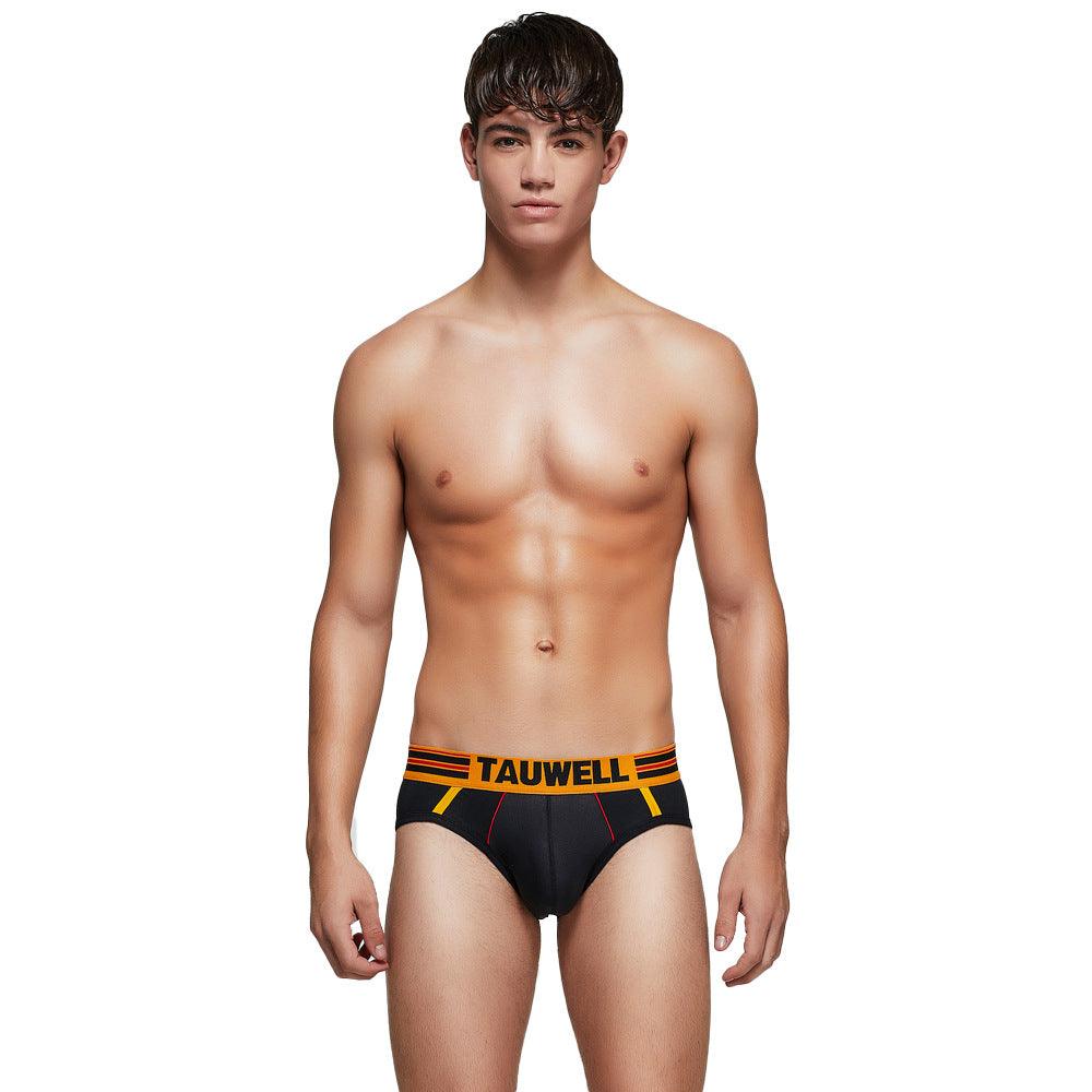 This men's solid color low waist underwear offers a comfortable fit and a stylish design.