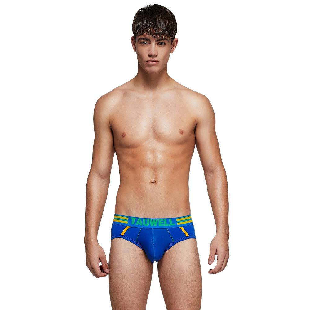 This men's solid color low waist underwear offers a comfortable fit and a stylish design.