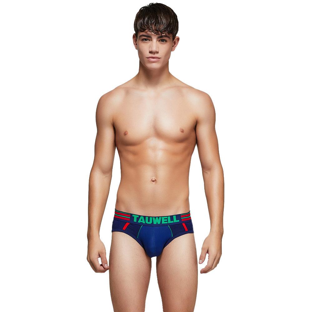 This men's solid color low waist underwear offers a comfortable fit and a stylish design.