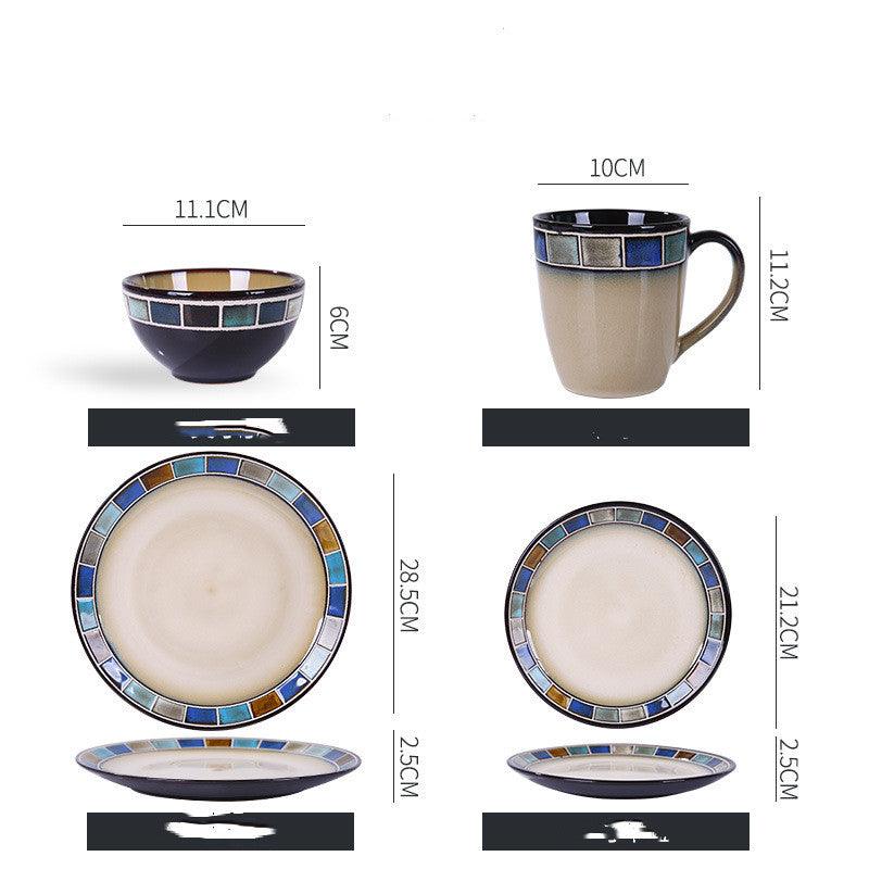 Western-style dishes for the household, including fruit dishes and flat dishes, presented in Nordic tableware.