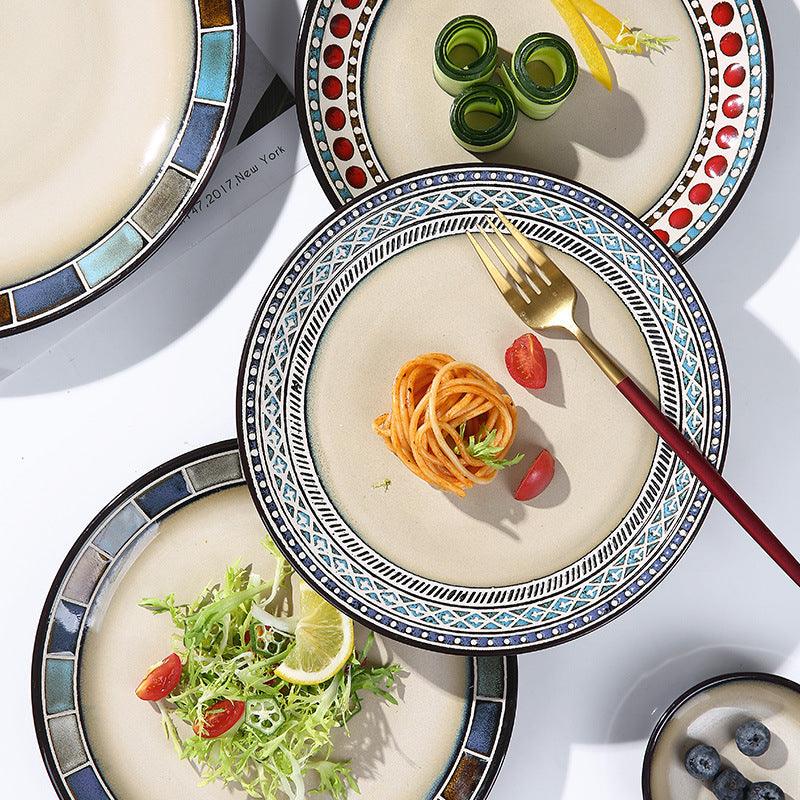 Western-style dishes for the household, including fruit dishes and flat dishes, presented in Nordic tableware.